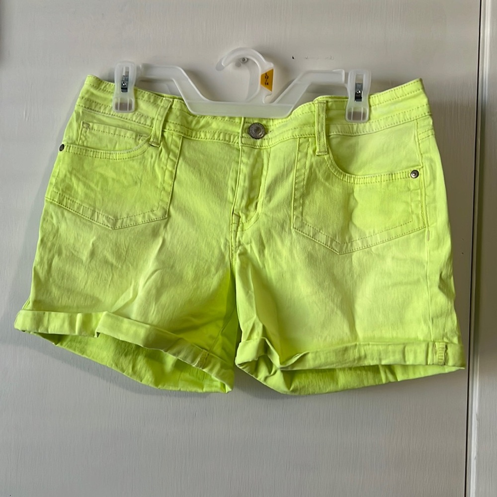 Lei shorts